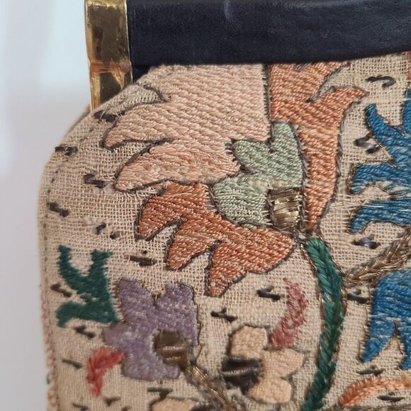 Vintage Floral Carpetbag Tapestry Needlepoint Embroidered Clasp Purse With Strap - Picture 2 of 15